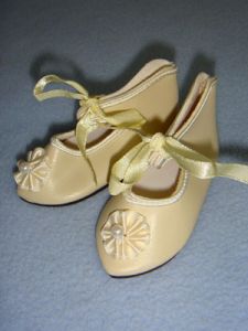 Shoe - French Toe w/Rosette - 3 1/8" Cream